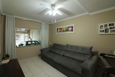 Casa à venda com 240m², 3 quartos e 2 vagasSala