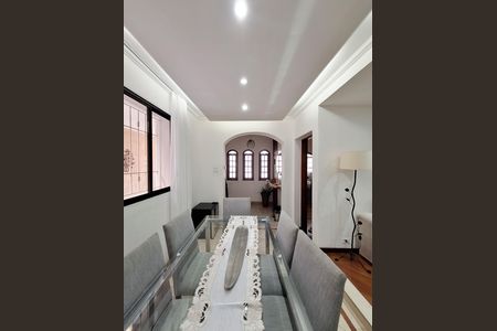 Casa à venda com 220m², 3 quartos e 6 vagas Casa à venda com 220m², 3 quartos e 6 vagasSala