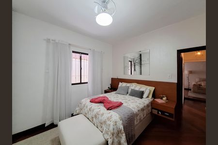 Casa à venda com 220m², 3 quartos e 6 vagas Casa à venda com 220m², 3 quartos e 6 vagasQuarto 3