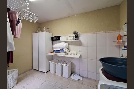 Casa à venda com 220m², 3 quartos e 6 vagas Casa à venda com 220m², 3 quartos e 6 vagasÁrea de Serviço