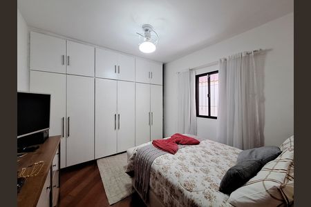 Casa à venda com 220m², 3 quartos e 6 vagas Casa à venda com 220m², 3 quartos e 6 vagasQuarto 3
