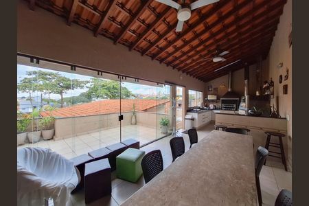 Casa à venda com 220m², 3 quartos e 6 vagas Casa à venda com 220m², 3 quartos e 6 vagasChurrasqueira