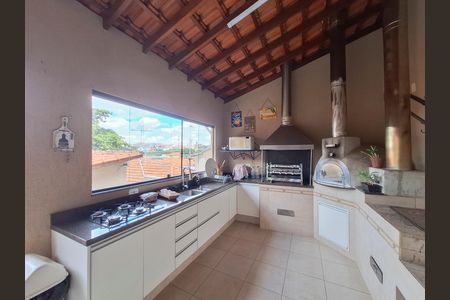 Casa à venda com 220m², 3 quartos e 6 vagas Casa à venda com 220m², 3 quartos e 6 vagasChurrasqueira