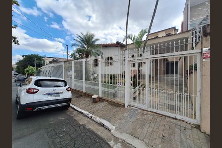 Casa à venda com 220m², 3 quartos e 6 vagas Casa à venda com 220m², 3 quartos e 6 vagasFachada