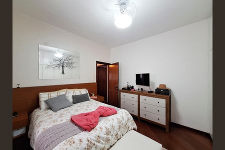 Casa à venda com 220m², 3 quartos e 6 vagas Casa à venda com 220m², 3 quartos e 6 vagasQuarto 3