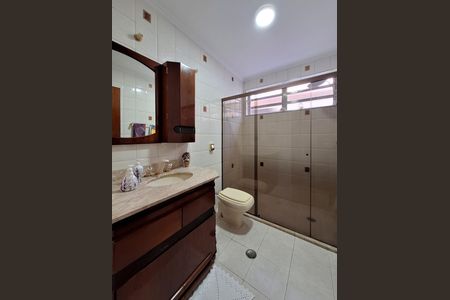 Casa à venda com 220m², 3 quartos e 6 vagas Casa à venda com 220m², 3 quartos e 6 vagasBanheiro