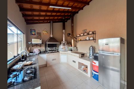 Casa à venda com 220m², 3 quartos e 6 vagas Casa à venda com 220m², 3 quartos e 6 vagasChurrasqueira