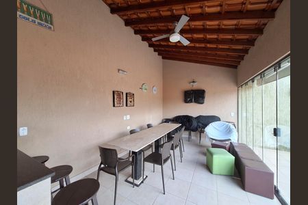 Casa à venda com 220m², 3 quartos e 6 vagas Casa à venda com 220m², 3 quartos e 6 vagasChurrasqueira