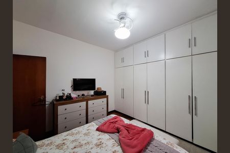 Casa à venda com 220m², 3 quartos e 6 vagas Casa à venda com 220m², 3 quartos e 6 vagasQuarto 3