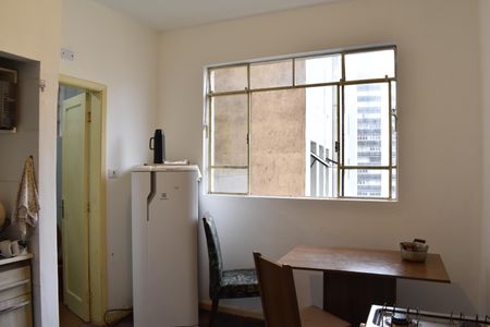 Sala/Cozinha de apartamento para alugar com 1 quarto, 45m² em Centro, Curitiba