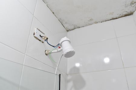 Banheiro de apartamento para alugar com 1 quarto, 45m² em Centro, Curitiba