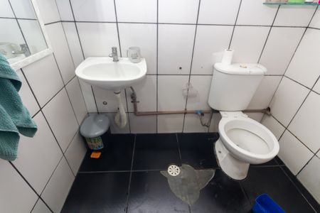 Banheiro de casa à venda com 1 quarto, 150m² em Parque Paineiras, São Paulo