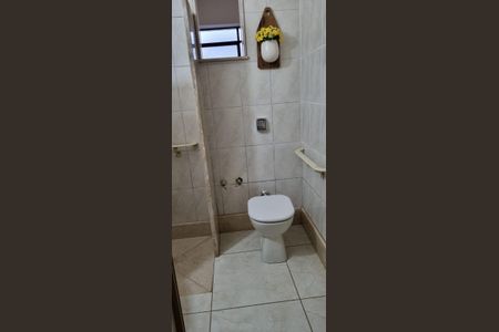 Casa à venda com 220m², 3 quartos e 2 vagas Casa à venda com 220m², 3 quartos e 2 vagasBanheiro 2