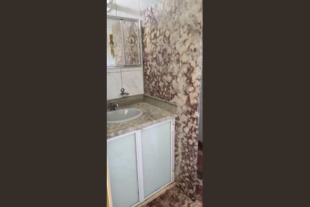 Casa à venda com 220m², 3 quartos e 2 vagas Casa à venda com 220m², 3 quartos e 2 vagasBanheiro 1