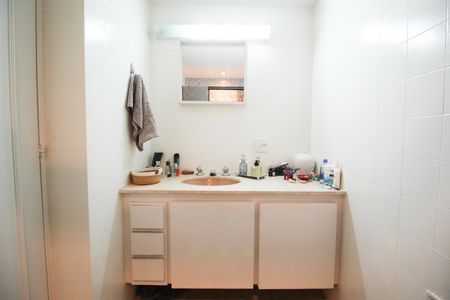 Apartamento à venda com 90m², 2 quartos e 1 vaga Apartamento à venda com 90m², 2 quartos e 1 vagaBanheiro
