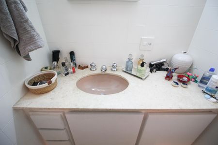 Apartamento à venda com 90m², 2 quartos e 1 vaga Apartamento à venda com 90m², 2 quartos e 1 vagaBanheiro