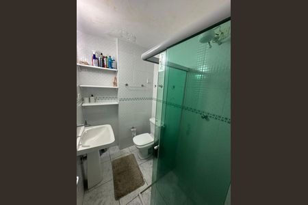 Banheiro de apartamento para alugar com 1 quarto, 45m² em Centro, São Vicente