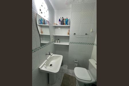 Banheiro de apartamento para alugar com 1 quarto, 45m² em Centro, São Vicente