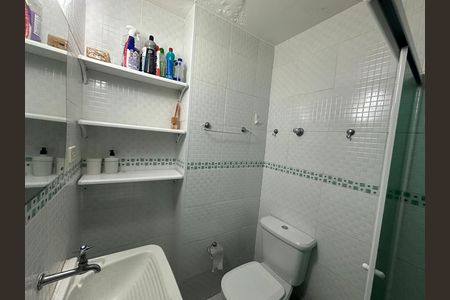 Banheiro de apartamento para alugar com 1 quarto, 45m² em Centro, São Vicente