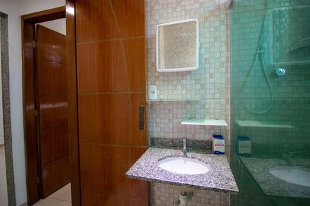 Banheiro de apartamento à venda com 1 quarto, 80m² em Vista Alegre, Rio de Janeiro