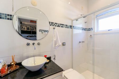 Casa à venda com 385m², 3 quartos e 2 vagasBanheiro da Suíte 2