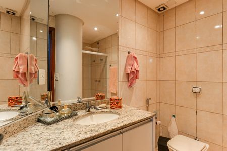 Casa à venda com 385m², 3 quartos e 2 vagasBanheiro de Serviço