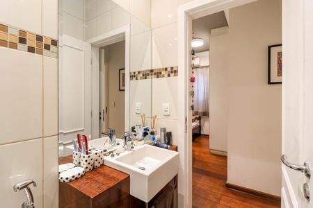 Casa à venda com 385m², 3 quartos e 2 vagasBanheiro da Suíte 3