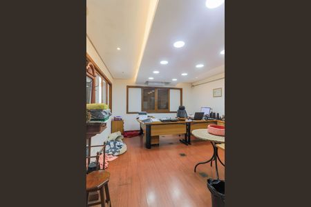 Casa à venda com 385m², 3 quartos e 2 vagasEscritório