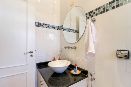 Casa à venda com 385m², 3 quartos e 2 vagasBanheiro da Suíte 2