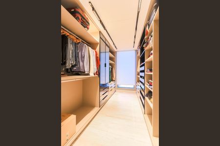 Casa à venda com 385m², 3 quartos e 2 vagasCloset da Suíte 1