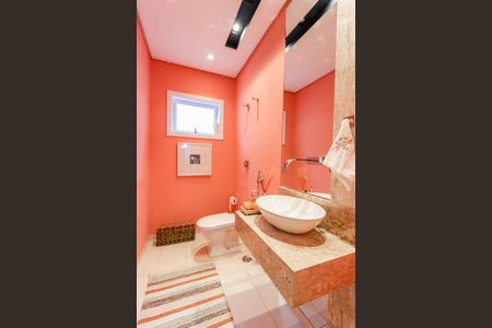 Casa à venda com 385m², 3 quartos e 2 vagasLavabo