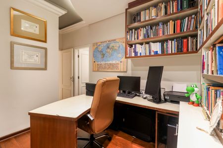 Casa à venda com 385m², 3 quartos e 2 vagasSuíte 3