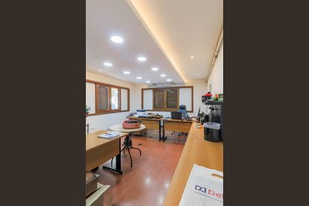 Casa à venda com 385m², 3 quartos e 2 vagasEscritório