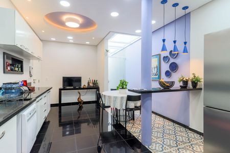 Casa à venda com 385m², 3 quartos e 2 vagasCozinha