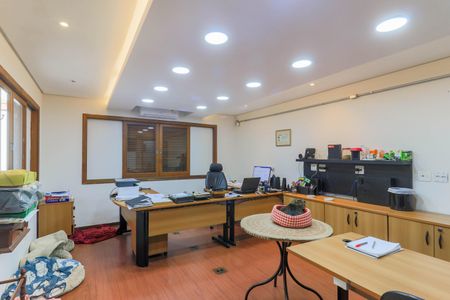 Casa à venda com 385m², 3 quartos e 2 vagasEscritório