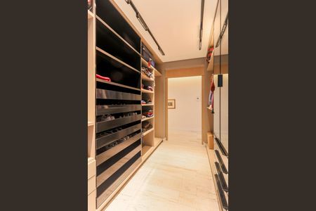 Casa à venda com 385m², 3 quartos e 2 vagasCloset da Suíte 1