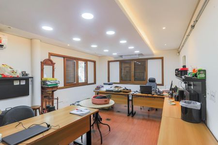 Casa à venda com 385m², 3 quartos e 2 vagasEscritório