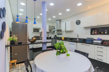 Casa à venda com 385m², 3 quartos e 2 vagasCozinha