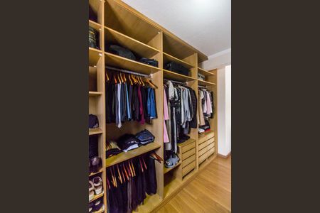 Casa de condomínio à venda com 438m², 3 quartos e 3 vagasCloset da suíte