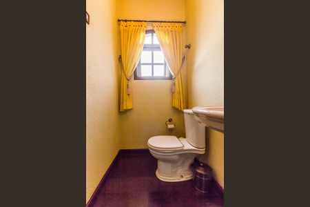 Casa de condomínio à venda com 438m², 3 quartos e 3 vagas Casa de condomínio à venda com 438m², 3 quartos e 3 vagasLavabo