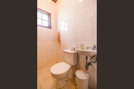 Casa de condomínio à venda com 438m², 3 quartos e 3 vagas Casa de condomínio à venda com 438m², 3 quartos e 3 vagasBanheiro de serviço