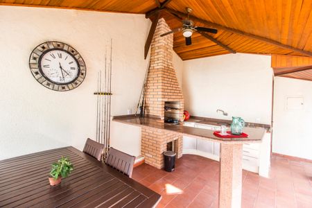 Casa de condomínio à venda com 438m², 3 quartos e 3 vagas Casa de condomínio à venda com 438m², 3 quartos e 3 vagasÁrea gourmet