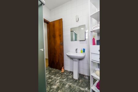 Casa de condomínio à venda com 438m², 3 quartos e 3 vagas Casa de condomínio à venda com 438m², 3 quartos e 3 vagasBanheiro da Suíte