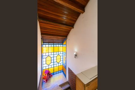 Casa para alugar com 300m², 3 quartos e 7 vagasEscada