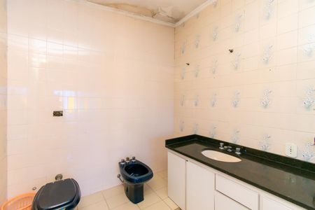 Casa para alugar com 300m², 3 quartos e 7 vagasBanheiro da Suíte