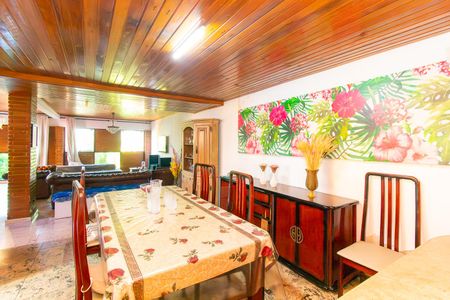 Casa para alugar com 300m², 3 quartos e 7 vagasSala