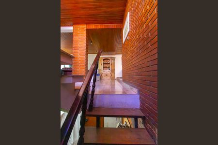 Casa para alugar com 300m², 3 quartos e 7 vagasEscada