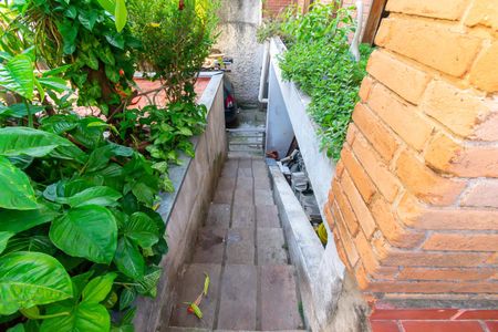 Casa para alugar com 300m², 3 quartos e 7 vagasEscada