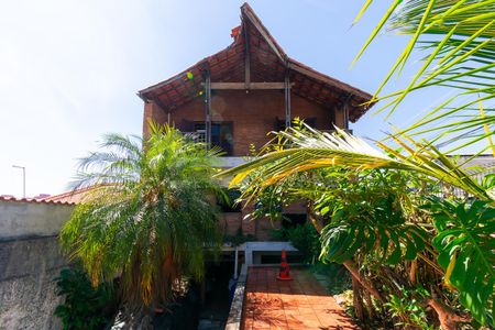 Casa para alugar com 300m², 3 quartos e 7 vagasQuintal/ Jardim