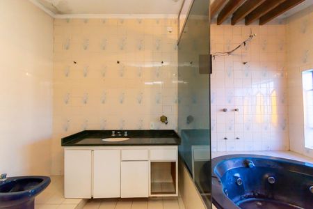 Casa para alugar com 300m², 3 quartos e 7 vagasBanheiro da Suíte